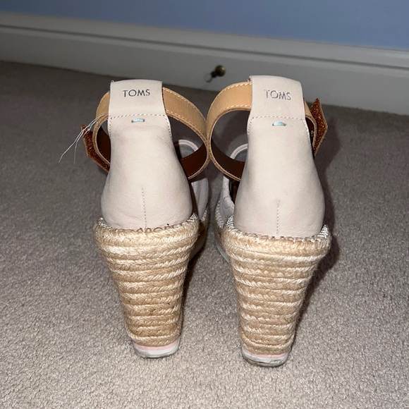 Lightly used ♥️TOMS Marisol wedge in 9.5 - Picture 6 of 9